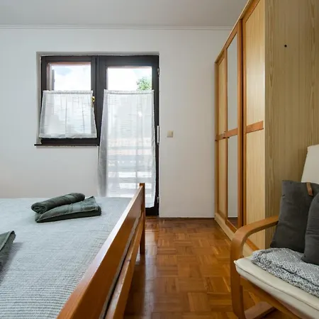 度假居 House 585 Mali Vareški