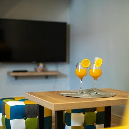 House 585 Mali Vareski