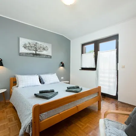 House 585 *
