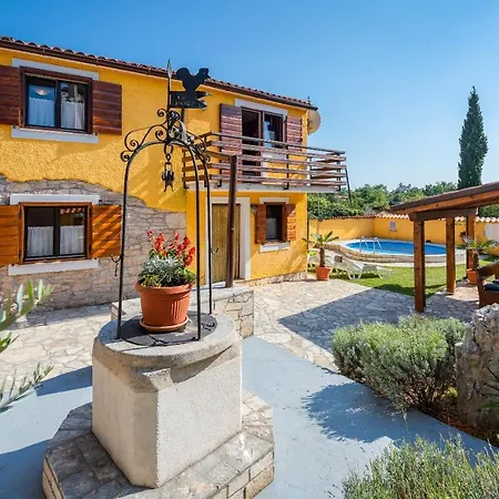 House 585 *