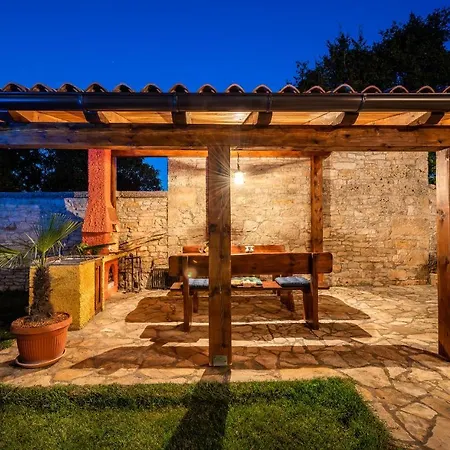 House 585 Semesterbostad Mali Vareški